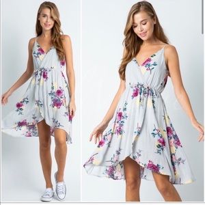 New! Clearance🔥 Was$52.00Grey floral tulip hem dress beautiful